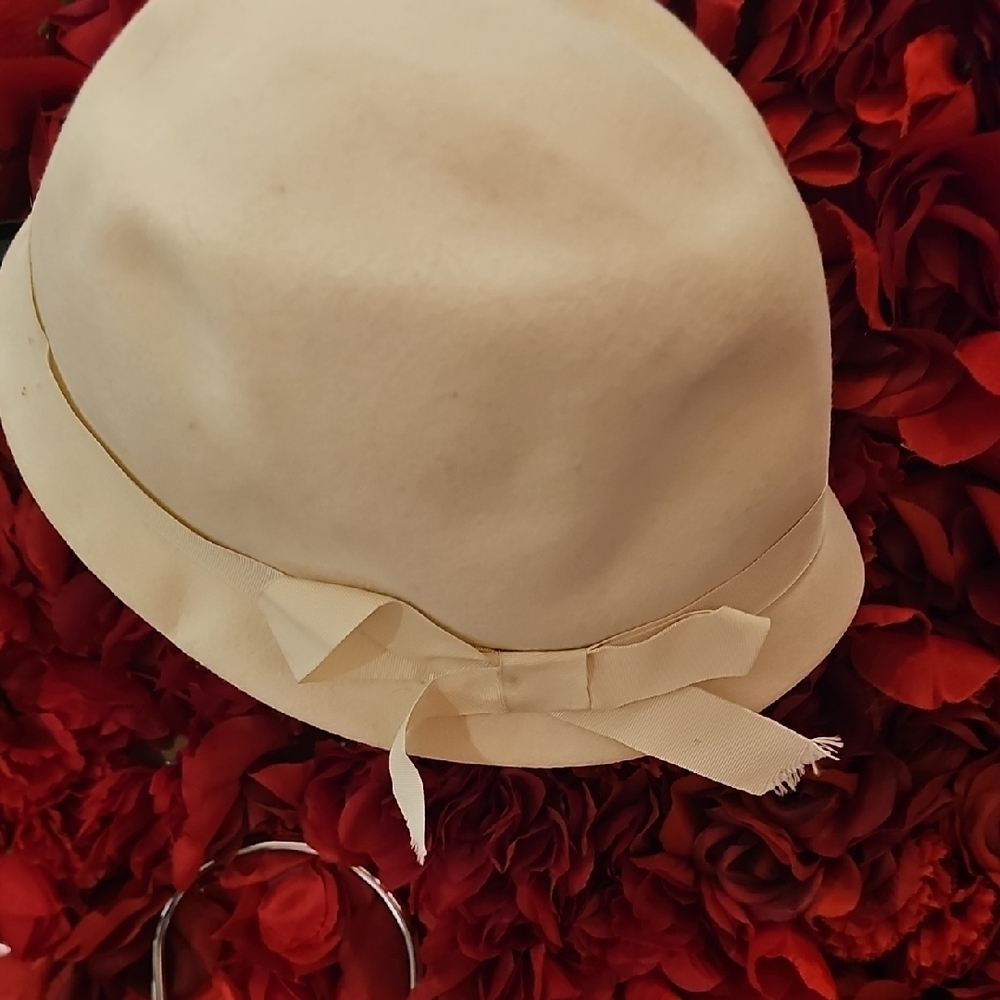 Elegant Cream Women's 100% Wool Hat